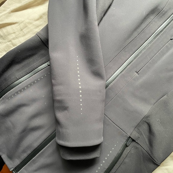 Like New LuLu Lemon jacket - Picture 7 of 10